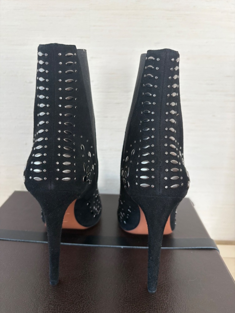 ALAIA Boots right off the Runway - Picture 5 of 11